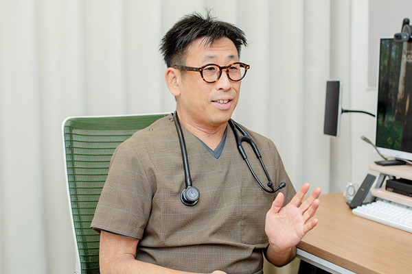 さわい内科医院 患者に適した治療法を一緒に考えながら治療を進める澤井先生