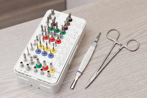 プラマデンタルクリニック成城 口腔外科の医師が在籍し、外科処置を伴う治療も院内で完結