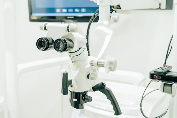 マエザワデンタルクリニック成城 根管治療をする上で欠かせない歯科用マイクロスコープ