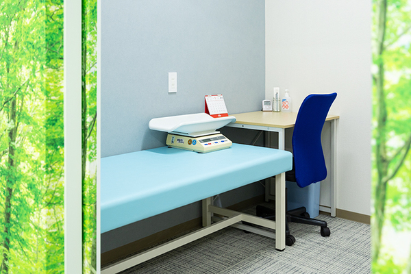 青木内科循環器科小児科クリニック 3部屋の個室の診療室を備えている