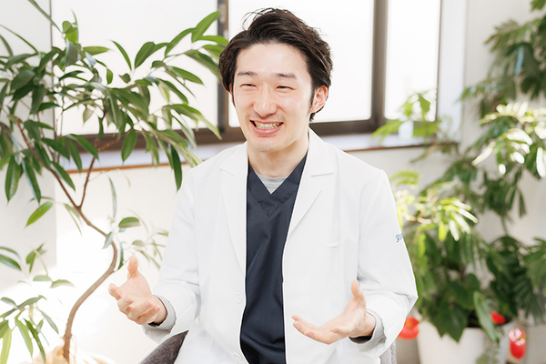 小林歯科医院 丁寧な説明を心がけ、患者に寄り添った診療を行っている