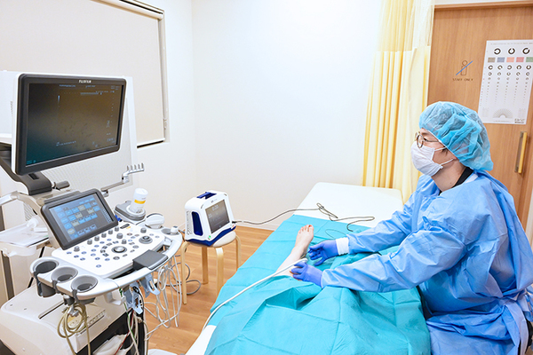まにわクリニック 患者の術後のことも考え、丁寧な検査を心がける
