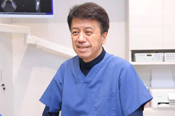 中冨歯科 自宅のケアと歯科医院でのケア両方大事にしてほしいと話す院長
