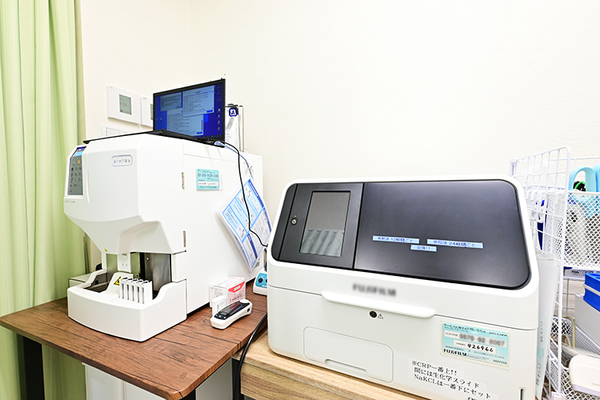 お茶の水橋交番横クリニック 充実した検査設備のもと、高い専門性をもって治療に取り組む