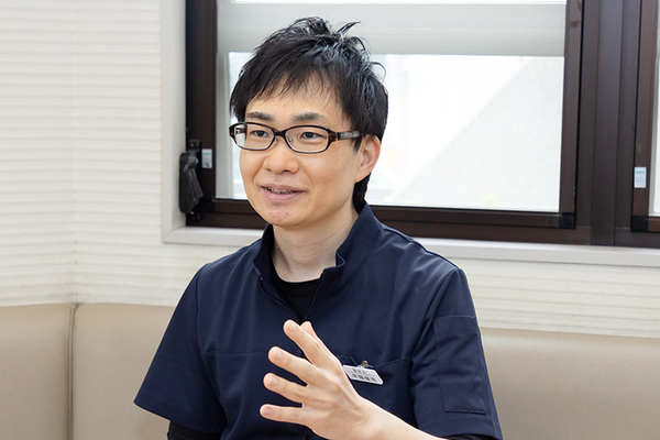 えとう歯科医院 自覚症状が出にくい歯周病だからこそ、定期検診が重要だと訴える