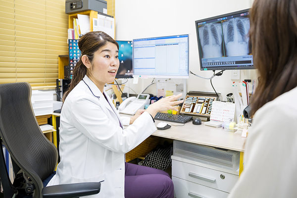 豊田内科胃腸科 新鋭の機械を使用した内視鏡検査を行っている