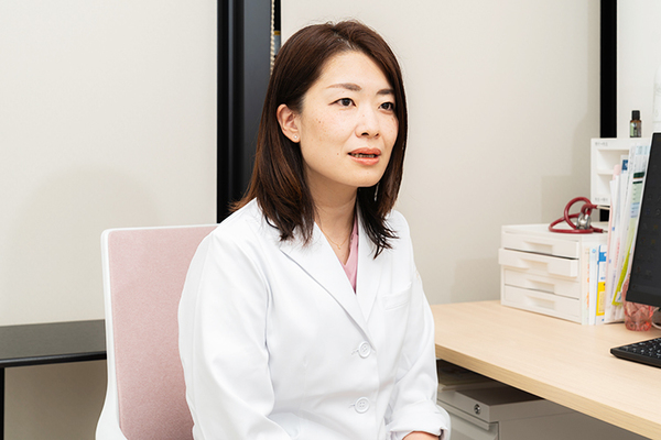 ゆりfemina内科クリニック 妊娠には母体の健康が欠かせないと話す平松院長