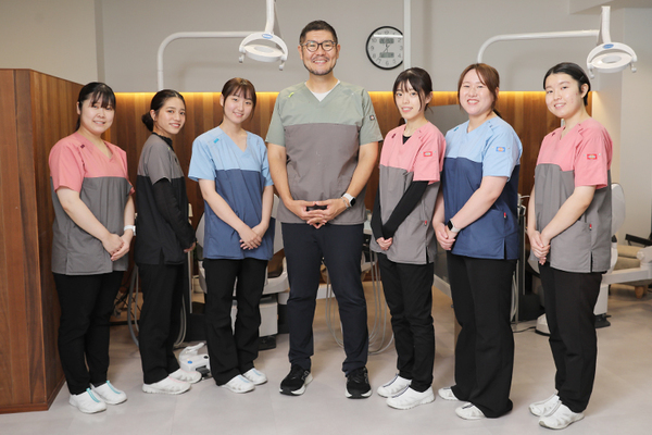 オリーブ歯科こども歯科クリニック スタッフ一人ひとりが患者と二人三脚で治療にあたる