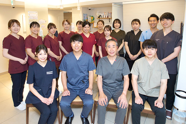 中川歯科クリニック スタッフ間でも密に連携を取り、診療にあたっている