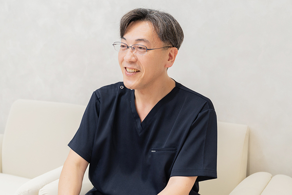 神戸元町みつみや大腸内視鏡内科・肛門外科 原因となる排便時の癖や生活習慣などを見直すことが大切だと話す