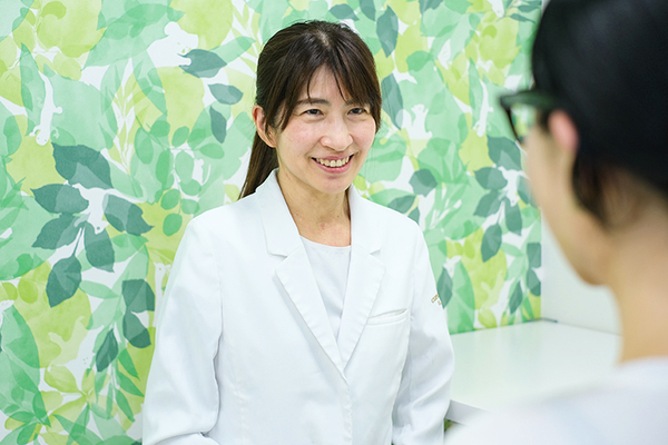 ことびあクリニック 恵比寿院 些細なことでも気軽に相談してほしいと話す金井院長