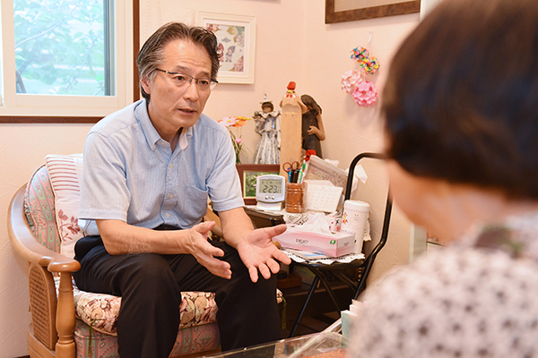 西大須 伊藤内科・血液内科 診療後はその日の治療を家族に説明。質問にも親身に答えてくれる