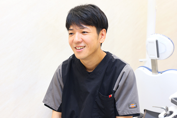 にじのわ大人こども歯科 そよら長原院 プロフェッショナルケアとセルフケアの両立が大切と話す神田先生