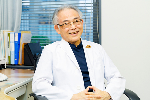 中川内科 定期的な健診は健康状態を見直すきっかけになると話す