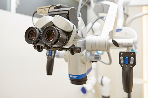 歯科治療を劇的に変える マイクロスコープを積極活用｜ドクターズ