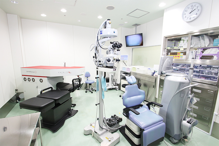 みなとみらいアイクリニック 眼内コンタクトレンズで裸眼生活を 日帰りの近視・乱視矯正手術