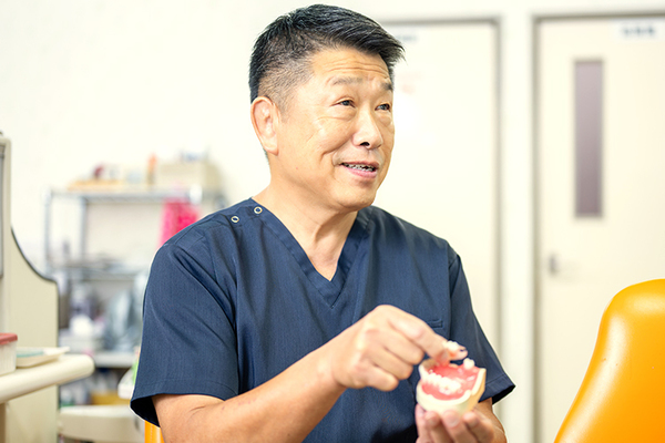 こやま歯科医院 歯科技工士との連携と緻密な型採りで フィットする義歯にこだわる