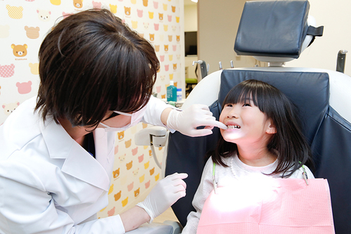 子どもの歯並びは成長期が鍵 小児の矯正治療とは｜ドクターズ・ファイル