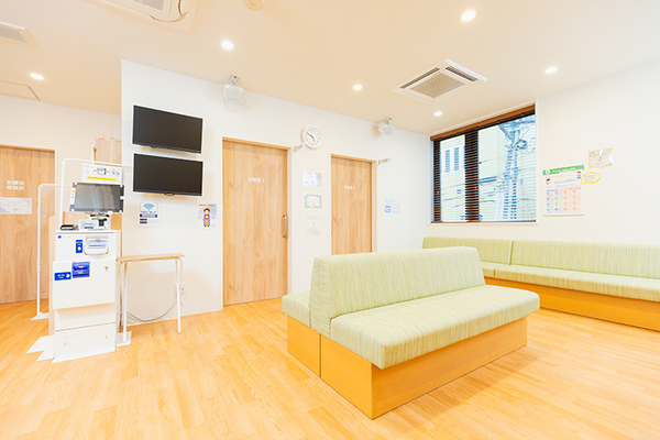 元住吉駅前こころみクリニック 内科・小児科・耳鼻咽喉科・婦人科 働く母親、子育て家族を支える医療で 地域社会の活性化をめざす