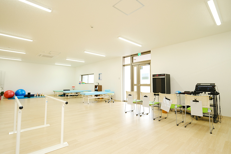 川口いん整形外科 治療とリハビリテーションで 健康長寿と長期間自分で歩けるように