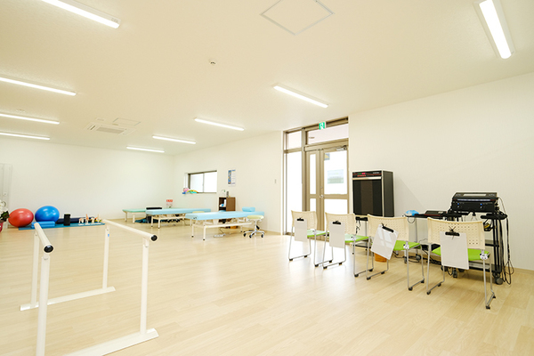 川口いん整形外科 治療とリハビリテーションで 健康長寿と長期間自分で歩けるように