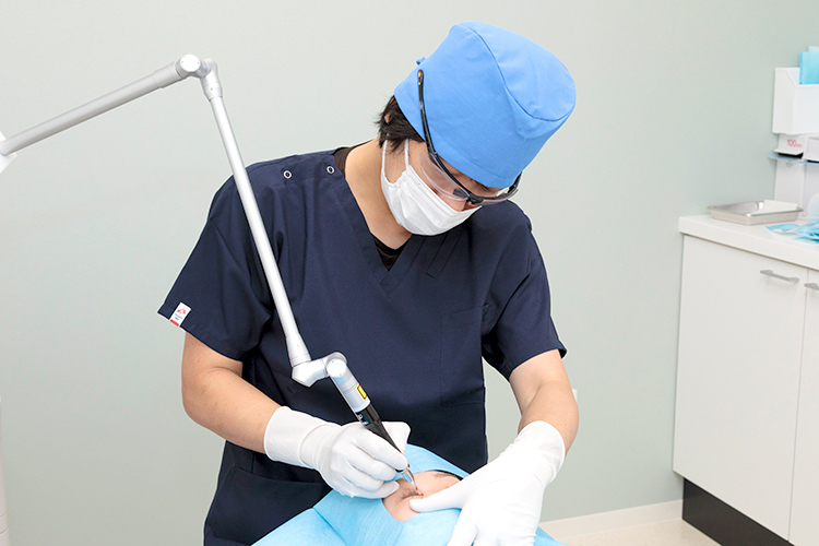 ひふみるクリニック 審美面・機能面の細部にこだわる 形成外科医による眼瞼下垂症手術