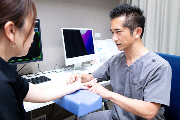 むらた整形外科 肘から下の痛みやしびれがあれば 「手外科」専門の医師の診察を