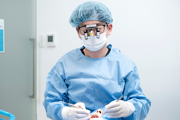 ドルミーレデンタルオフィス表参道 安全性と患者の恐怖心にも配慮し 精度の高いインプラントを追求