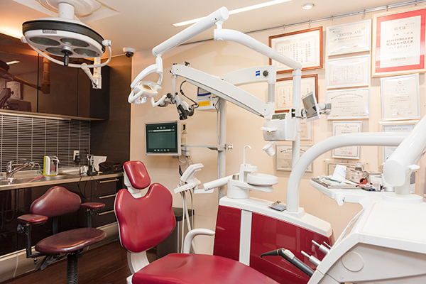 山林歯科医院 インプラント、歯周病治療、矯正 幅広く相談できる歯科医院