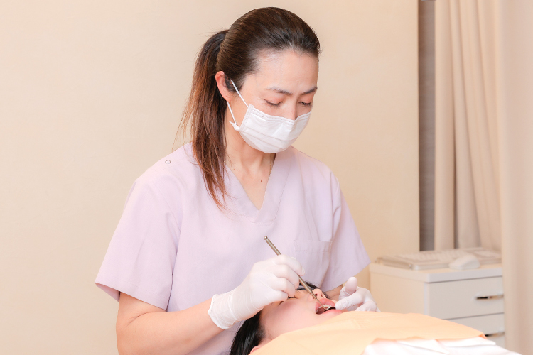 ひとみ矯正歯科医院 目立ちにくい矯正という選択肢 自分に合った方法で矯正中も美しく