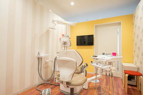 ヤーマン歯科矯正歯科クリニック 永久歯に生え替わる前に行う マウスピース型装置による小児矯正