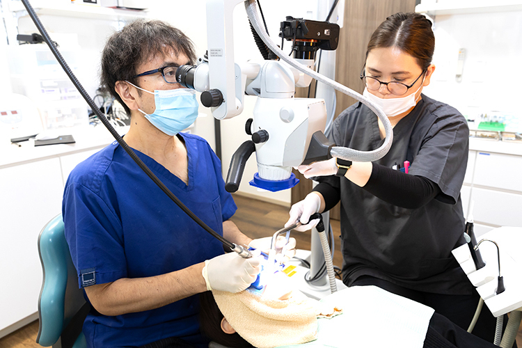 つは歯科・矯正歯科医院 マイクロスコープでの精密治療で 大きな虫歯も歯の神経を残す