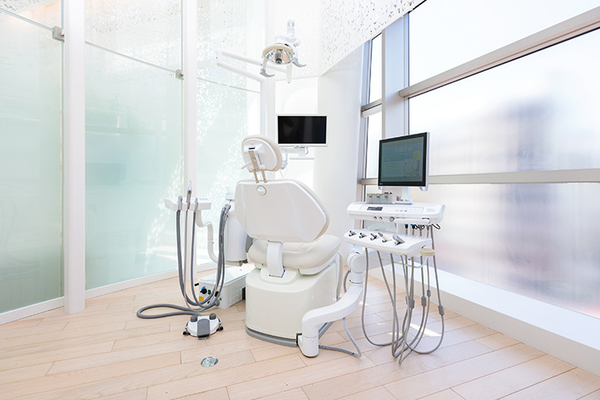 青山クオーツデンタルクリニック 横向きや斜めに生えてしまうことも 難しい親知らずの抜歯