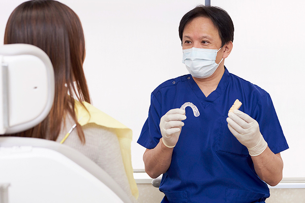 秋山歯科医院 全身のバランスと深く関わる歯と顎 「姿勢」を重視した歯科治療