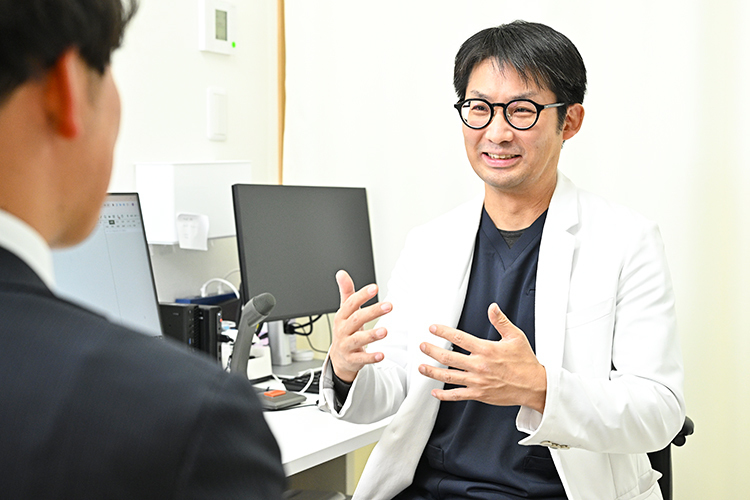 柏駅東口オーク消化器内科・内視鏡クリニック 内視鏡検査だけで安心？ CTとエコーを併用し消化器全般を見守る