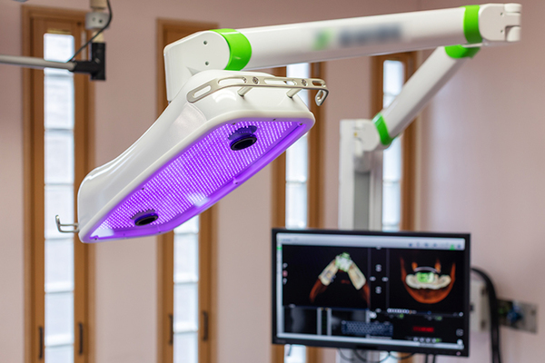 有坂歯科・インプラントオフィス 精密治療と適切なケアで 噛む機能の維持をめざすインプラント治療