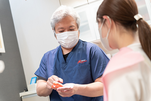 まろ歯科クリニック 見た目の美しさと、金属アレルギー対策に メタルフリーの歯科治療