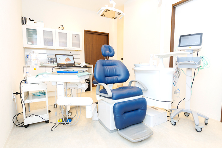 クラウン歯科 名古屋中村院 綿密な検査、時間をかけた分析 適切な診断で行うインプラント治療