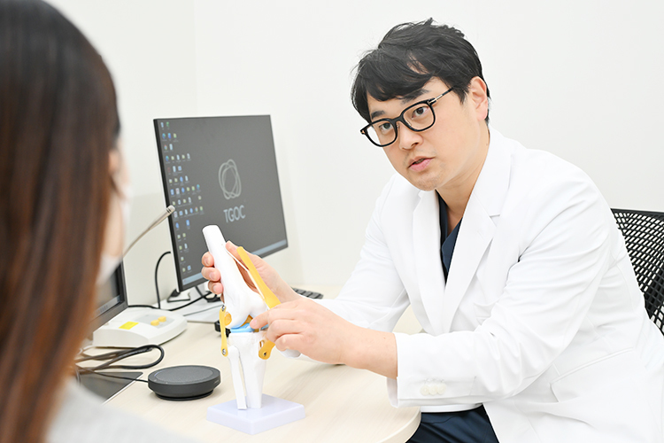 高輪ゲートウェイ駅前整形外科クリニック 「年のせい」で片づけないで 手術以外の選択も多い変形性膝関節症