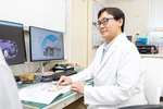 西園内科クリニック 性格の変化や歩き方など 認知症の初期症状を捉え、早めの受診を
