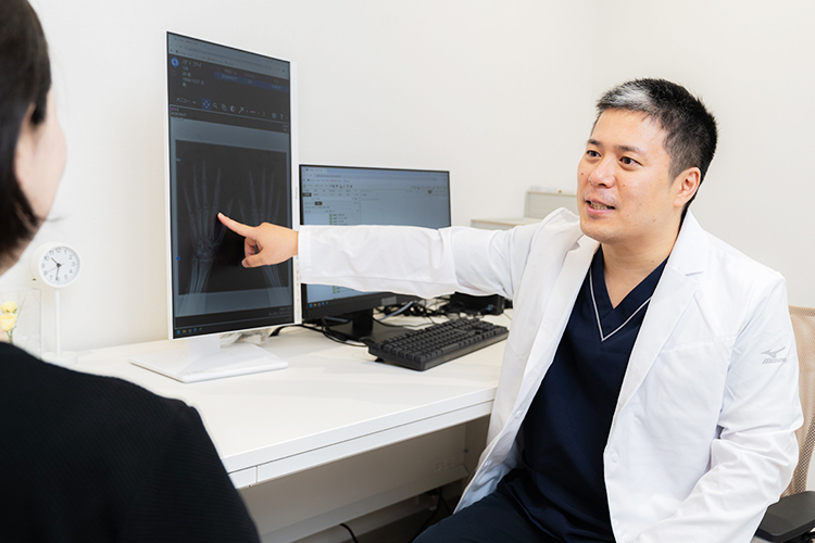 御所南リウマチ膠原病どいクリニック 微熱・関節痛の症状が出ることも 診断に専門性を要する膠原病